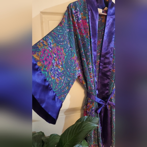 Vintage Victoria's Secret robe - Picture 2 of 8